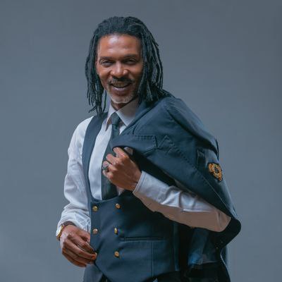 Rigobert song en costume